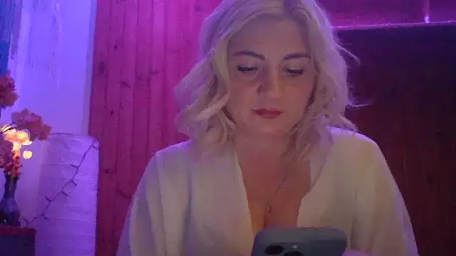 LunaaKiss online show from June 1, 2026, 10:09 pm