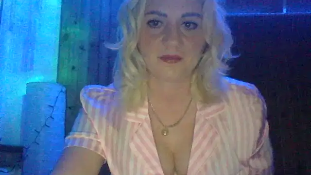 LunaaKiss online show from June 3, 2026, 10:25 pm