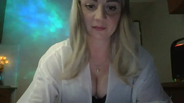 LunaaKiss online show from June 10, 2026, 8:32 pm