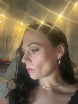 LeahbX online show from June 7, 2026, 5:01 am