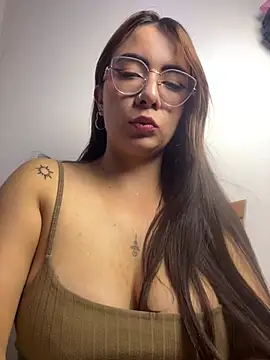 Snapshot of arilynn_ chatting on June 21, 2026, 5:35 am arilynn online show from June 21, 2026, 5:35 am