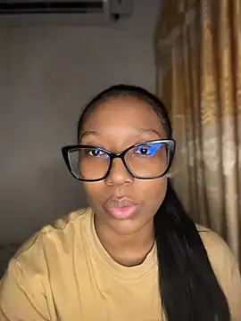 Snapshot of chell_iivy chatting on August 6, 2026, 5:24 am chell iivy online show from August 6, 2026, 5:24 am