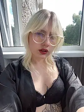 Snapshot of xp_blondie chatting on June 4, 2026, 11:15 am xp blondie online show from June 4, 2026, 11:15 am