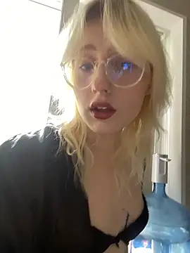 Snapshot of xp_blondie chatting on June 6, 2026, 7:24 am xp blondie online show from June 6, 2026, 7:24 am