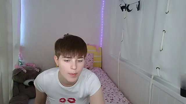 Snapshot of EmyHills chatting on June 14, 2026, 3:57 pm EmyHills online show from June 14, 2026, 3:57 pm