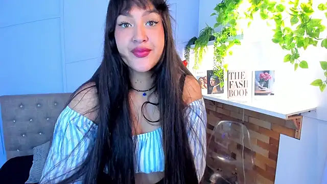 Snapshot of amberhanks chatting on June 3, 2026, 12:39 pm amberhanks online show from June 3, 2026, 12:39 pm