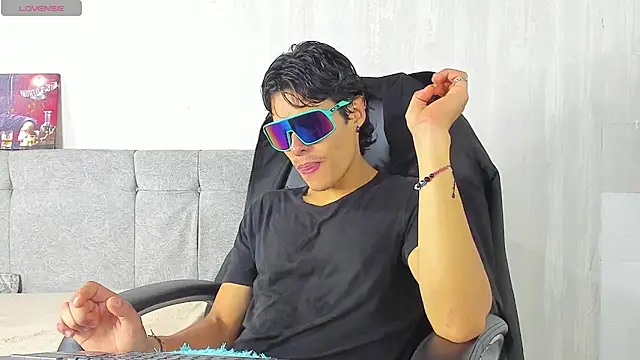 tommyhot7 online show from June 15, 2026, 11:04 pm