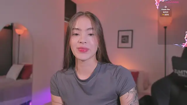 Snapshot of LizzyColins chatting on July 1, 2026, 7:25 pm LizzyColins online show from July 1, 2026, 7:25 pm