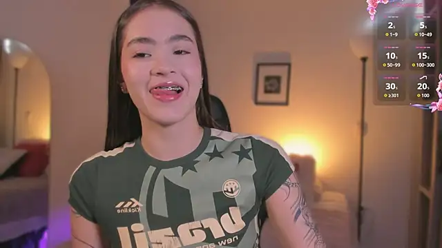 Snapshot of LizzyColins chatting on July 2, 2026, 1:17 pm LizzyColins online show from July 2, 2026, 1:17 pm