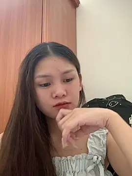 Snapshot of Weevi10 chatting on June 10, 2026, 12:17 pm Weevi10 online show from June 10, 2026, 12:17 pm