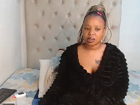Snapshot of Lihle_00 chatting on July 12, 2026, 10:32 pm Lihle 00 online show from July 12, 2026, 10:32 pm