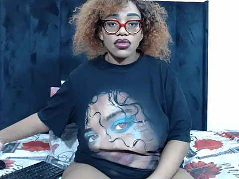 Snapshot of SultryDivax chatting on July 14, 2026, 11:33 pm SultryDivax online show from July 14, 2026, 11:33 pm