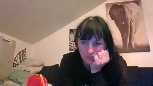 sexujuly88 online show from April 15, 2026, 9:37 pm