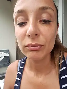 Snapshot of jasminelabeurette69 chatting on June 2, 2026, 1:44 pm jasminelabeurette69 online show from June 2, 2026, 1:44 pm