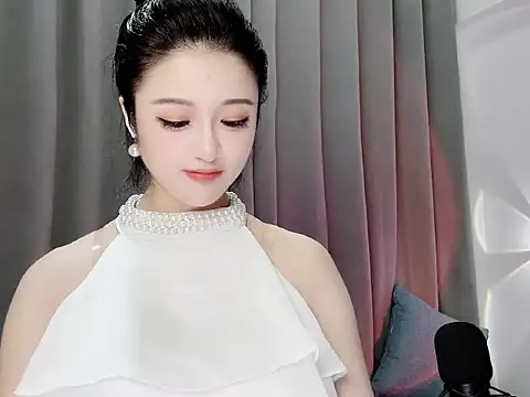 Snapshot of Momo-Wow chatting on June 7, 2026, 5:23 am Momo-Wow online show from June 7, 2026, 5:23 am
