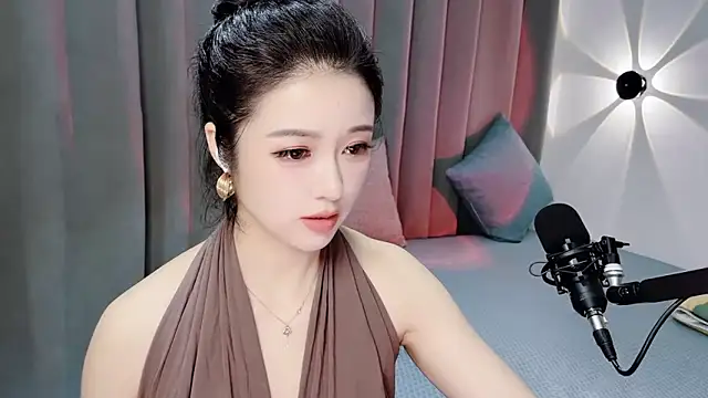 Snapshot of Momo-Wow chatting on June 24, 2026, 6:23 am Momo-Wow online show from June 24, 2026, 6:23 am