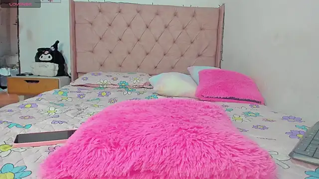 Sakura moon  online show from June 4, 2026, 5:06 pm