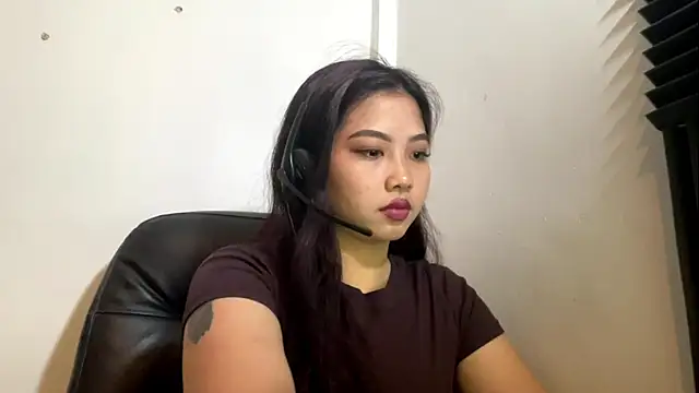 LupitaMenk online show from June 4, 2026, 3:00 am