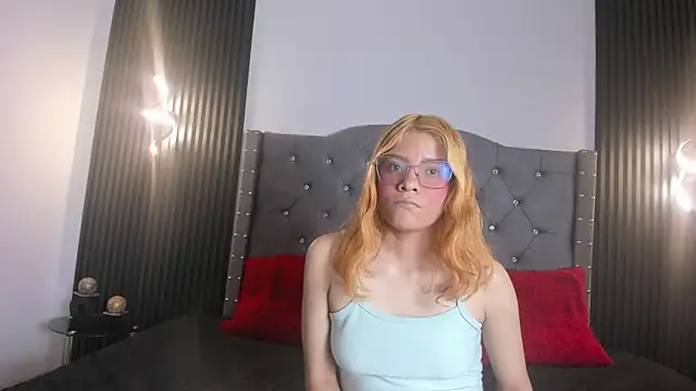 Snapshot of Sol_Moreno chatting on June 2, 2026, 7:36 pm Sol Moreno online show from June 2, 2026, 7:36 pm