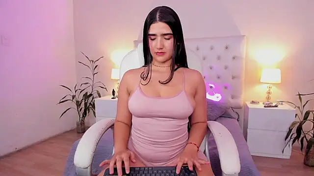 Snapshot of Tiffanny_Gomez chatting on June 25, 2026, 7:19 pm Tiffanny Gomez online show from June 25, 2026, 7:19 pm