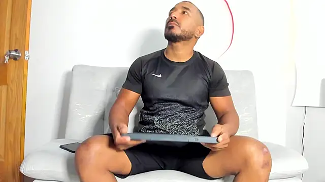 Snapshot of LeoCarter_ chatting on July 8, 2026, 1:01 pm LeoCarter online show from July 8, 2026, 1:01 pm