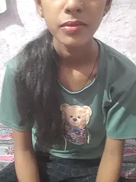 Snapshot of Saloni-Tyagi chatting on June 18, 2026, 1:16 pm Saloni-Tyagi online show from June 18, 2026, 1:16 pm