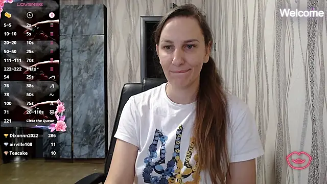 Snapshot of Yevgeshka-Milashka chatting on October 30, 2025, 6:44 am Yevgeshka-Milashka online show from October 30, 2025, 6:44 am