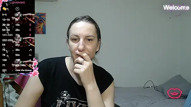 Snapshot of Yevgeshka-Milashka chatting on December 15, 2025, 4:51 am Yevgeshka-Milashka online show from December 15, 2025, 4:51 am