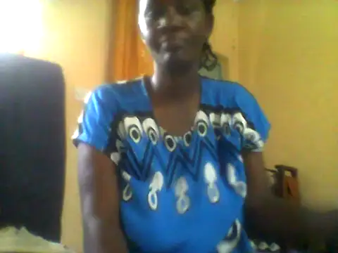 Snapshot of Angelbee_ chatting on July 5, 2026, 10:44 am Angelbee online show from July 5, 2026, 10:44 am