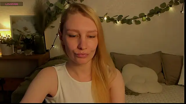 Snapshot of ReginaAmour chatting on June 2, 2026, 2:39 pm ReginaAmour online show from June 2, 2026, 2:39 pm