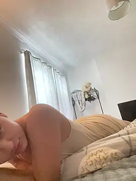 Goldiecherryx online show from June 6, 2026, 4:01 pm