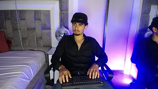 Snapshot of LucasThomson_ chatting on June 23, 2026, 4:10 am LucasThomson online show from June 23, 2026, 4:10 am