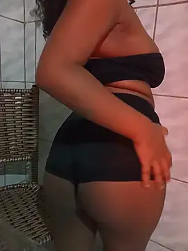 Coelhinha31 online show from June 15, 2026, 4:12 am