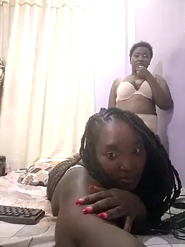 Sexxyy v online show from June 9, 2026, 7:37 pm