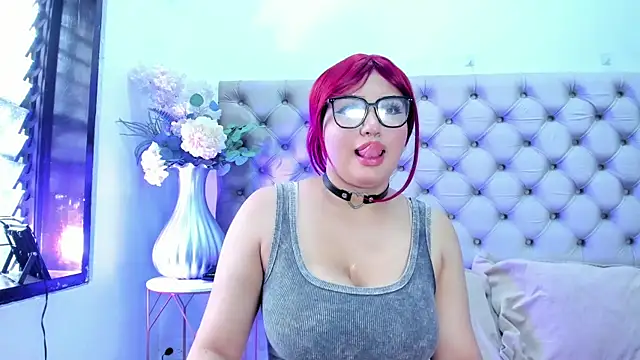 NaomiWhite  online show from July 8, 2026, 9:37 pm