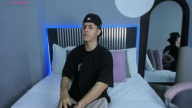 Snapshot of Axel_Mendozaa chatting on July 14, 2026, 7:31 pm Axel Mendozaa online show from July 14, 2026, 7:31 pm