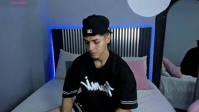 Snapshot of Axel_Mendozaa chatting on July 2, 2026, 8:15 pm Axel Mendozaa online show from July 2, 2026, 8:15 pm