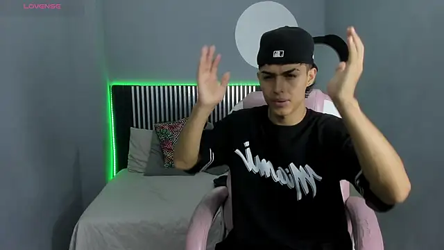 Snapshot of Axel_Mendozaa chatting on June 23, 2026, 8:07 pm Axel Mendozaa online show from June 23, 2026, 8:07 pm