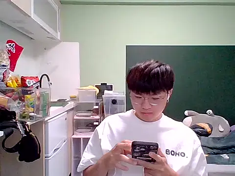Snapshot of Yang_571 chatting on June 8, 2026, 9:15 pm Yang 571 online show from June 8, 2026, 9:15 pm