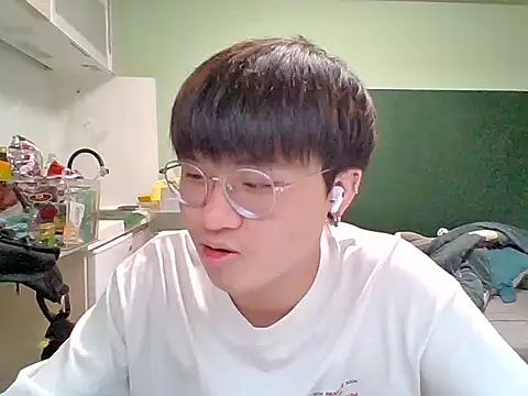 Snapshot of Yang_571 chatting on June 23, 2026, 5:00 pm Yang 571 online show from June 23, 2026, 5:00 pm