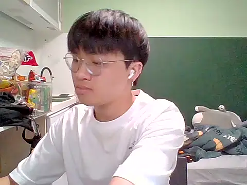 Snapshot of Yang_571 chatting on June 10, 2026, 7:37 pm Yang 571 online show from June 10, 2026, 7:37 pm