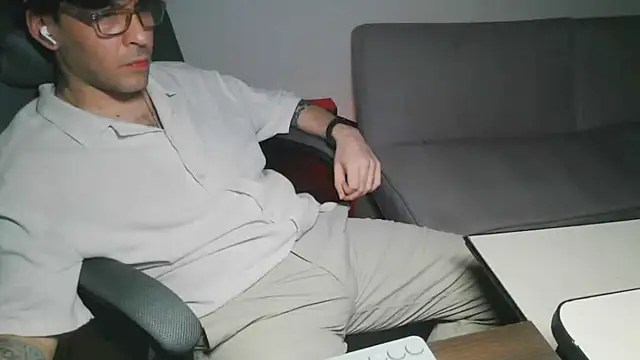 Luca-ItaloArgen online show from June 9, 2026, 5:08 am