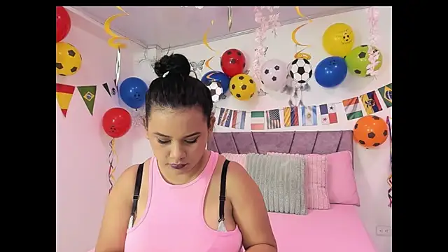 NahomyEvans online show from July 3, 2026, 11:50 am