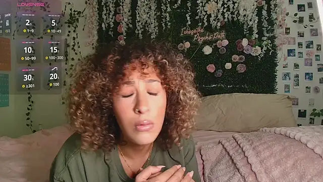 LyraCovee online show from July 21, 2026, 12:24 am