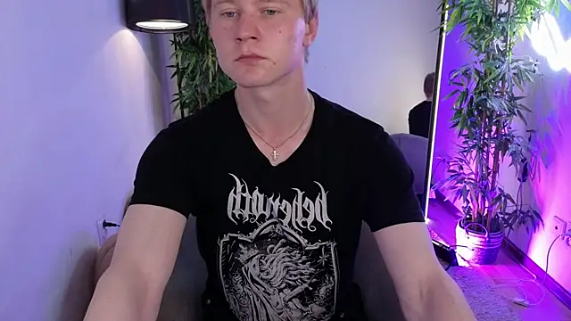Snapshot of softdeutch chatting on June 6, 2026, 10:04 pm softdeutch online show from June 6, 2026, 10:04 pm