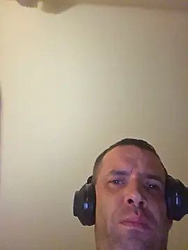 Snapshot of SingingTrunks chatting on July 19, 2026, 1:25 am SingingTrunks online show from July 19, 2026, 1:25 am