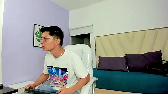 Snapshot of Ethan12_ chatting on June 17, 2026, 3:06 am Ethan12 online show from June 17, 2026, 3:06 am