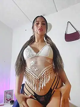 Snapshot of DulceDolly_ chatting on June 11, 2026, 4:20 am DulceDolly online show from June 11, 2026, 4:20 am