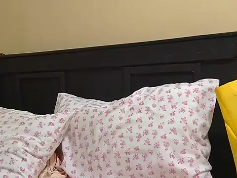 kinkydolll online show from July 4, 2026, 7:51 pm