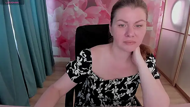 Snapshot of LunaKissesx chatting on June 12, 2026, 11:41 am LunaKissesx online show from June 12, 2026, 11:41 am